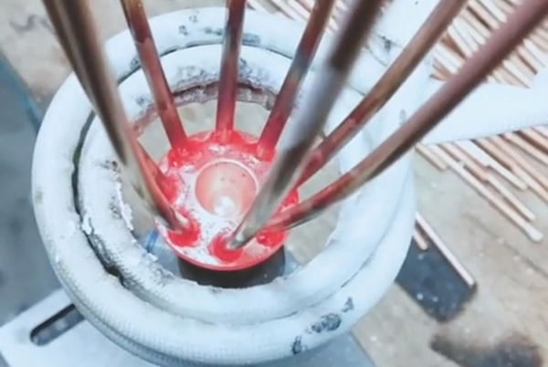 ���l���C(j��)�F���^���еĆ��}���ȱ��