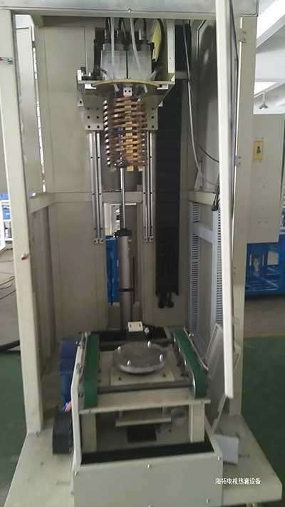 搭配中頻感應(yīng)加熱設(shè)備的電機(jī)熱套的全自動(dòng)設(shè)備