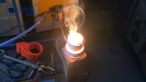 35KW高頻熔煉爐5KG石墨坩堝熔煉爐