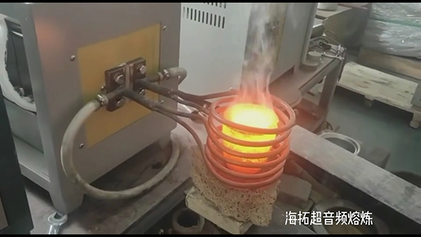 超音頻熔煉爐這個(gè)比較少見因?yàn)橐话阌弥懈哳l熔煉爐