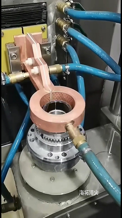 高頻淬火機(jī)床對(duì)工件表面自動(dòng)化淬火