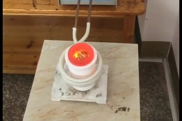 小型高頻熔煉爐設(shè)備黃金熔煉爐