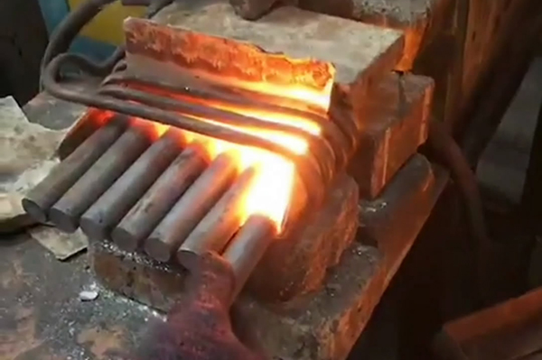 簡(jiǎn)易的超音頻鍛造加熱爐鋼棒鐵棒加熱紅沖鍛壓