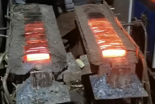 超音頻感應(yīng)加熱-一人操作兩臺(tái)設(shè)備