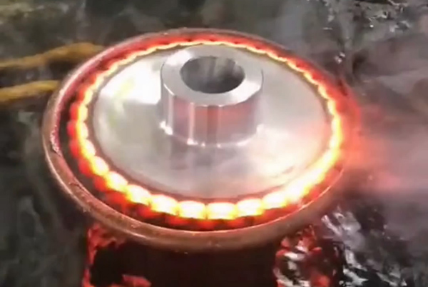 自動(dòng)化齒輪淬火設(shè)備高頻數(shù)控淬火機(jī)床