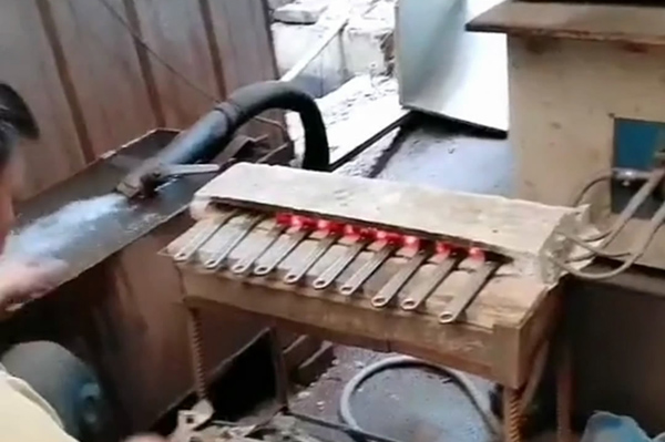 扳手淬火設(shè)備高頻淬火機(jī)