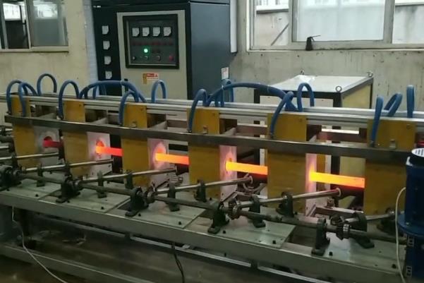 中頻圓鋼調(diào)質(zhì)生產(chǎn)線實拍中頻感應加熱設備
