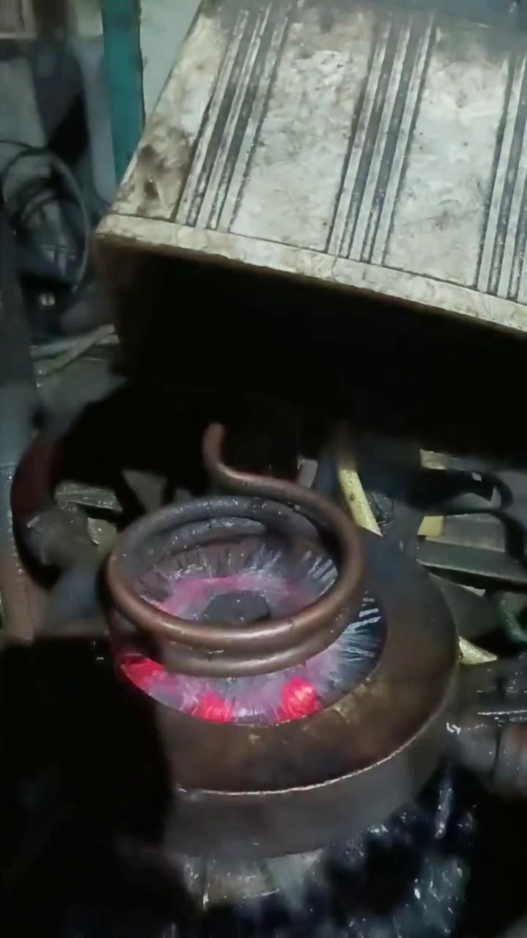 人工簡(jiǎn)易齒輪淬火設(shè)備-高頻淬火機(jī)-高頻淬火設(shè)備