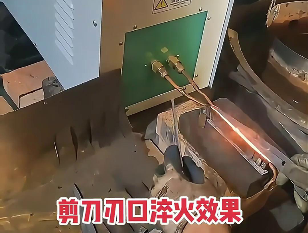 剪刀刃口采用高頻機進行淬火熱處理，提升其鋒利度、硬度和耐磨性