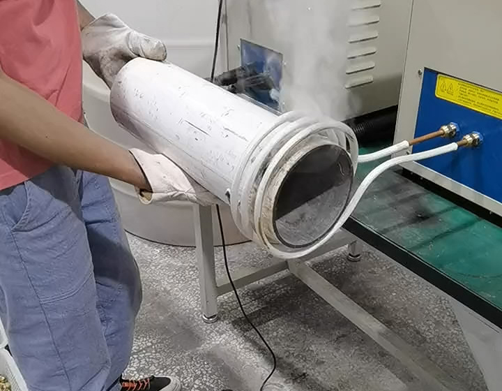 利用高頻感應加熱設(shè)備的電磁場清除金屬表面的涂層或附著物