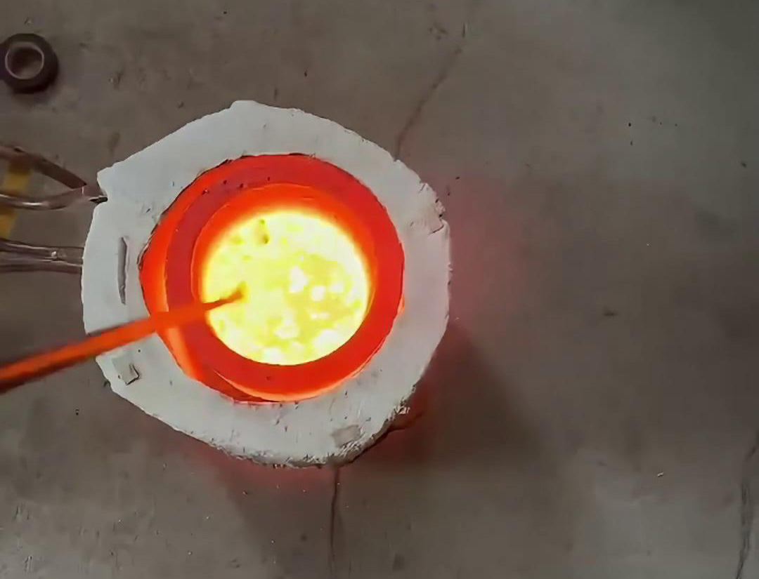 金屬屑熔煉爐廣泛應用于金屬回收、再生金屬生產等領域