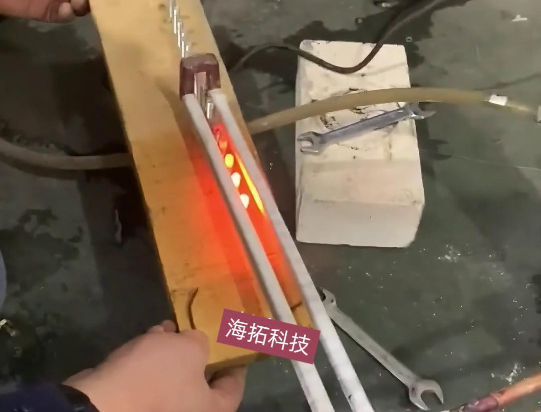 6mm端頭在線退火，采用高頻加熱機(jī)配合自動(dòng)輸送帶實(shí)現(xiàn)均勻加熱退火