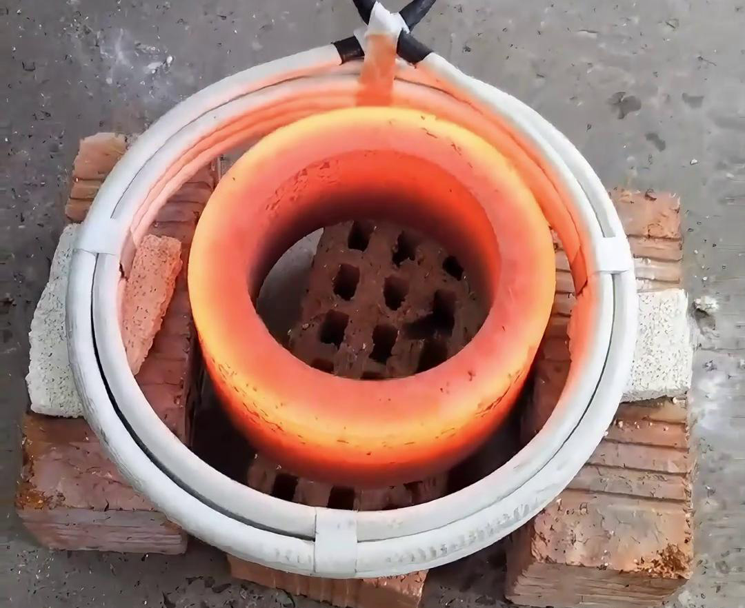 軟鏈接感應加熱與手持式感應加熱有什么區(qū)別？