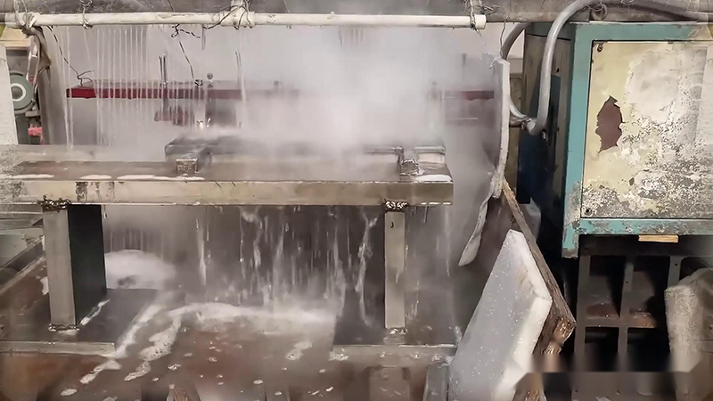 平面淬火熱處理是一種有效的金屬表面強化方法，能夠顯著提高工件表面的硬度、耐磨性和疲勞強度