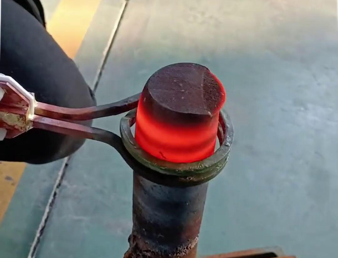 海拓手持式高頻加熱機(jī)，加熱實(shí)心棒料真有一手！