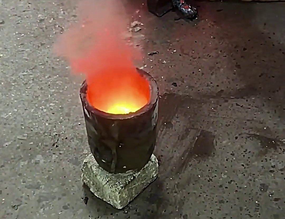 海拓中高頻感應(yīng)加熱熔煉爐，小型金屬加工工廠的得力伙伴