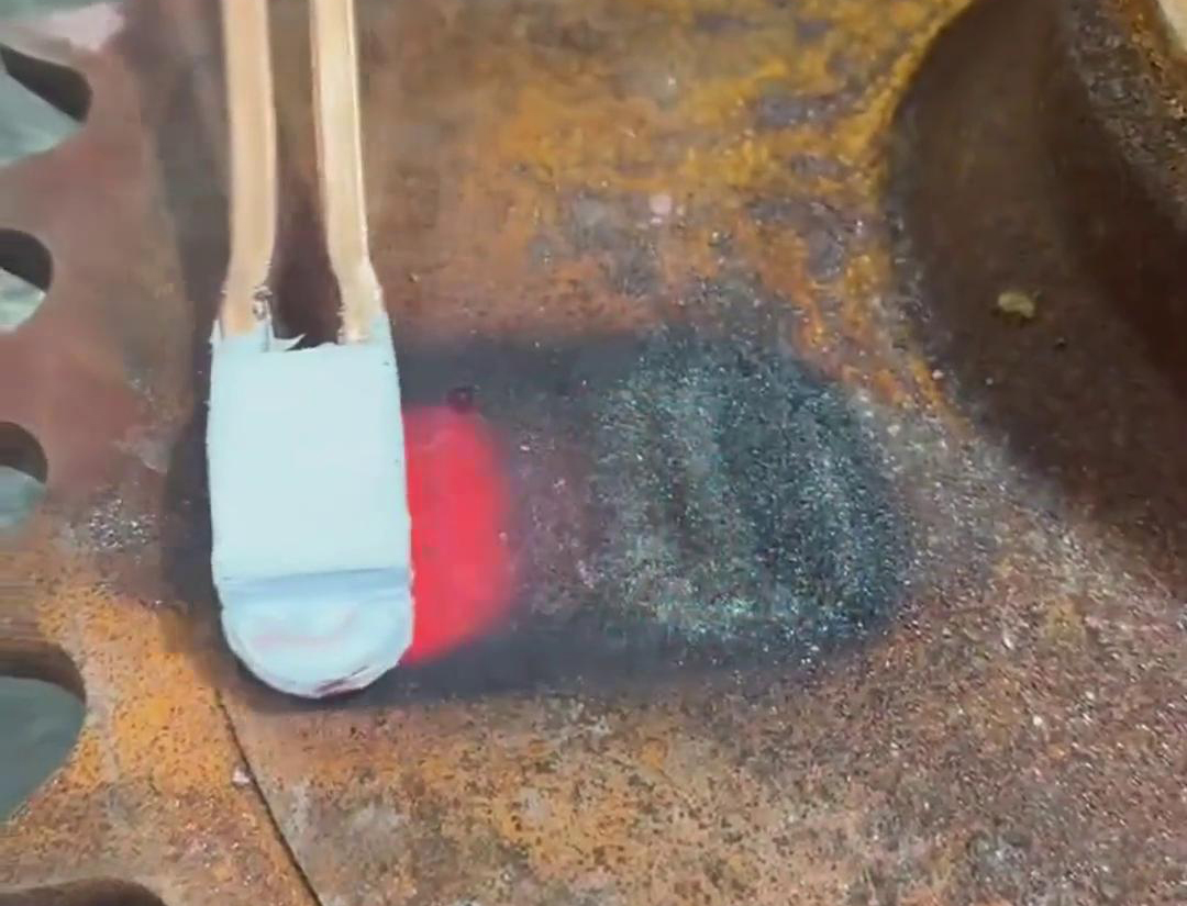 手持式高頻加熱機：靈活高效的金屬加工解決方案