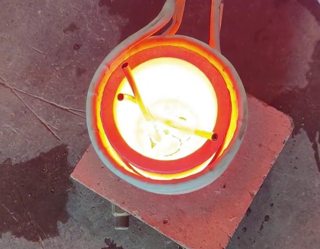 海拓高頻熔煉爐：金屬材料熔煉處理的高效利器