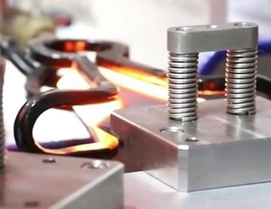 多功能淬火回火一體式自動(dòng)化感應(yīng)加熱設(shè)備是一種高效、節(jié)能、環(huán)保的加熱設(shè)備