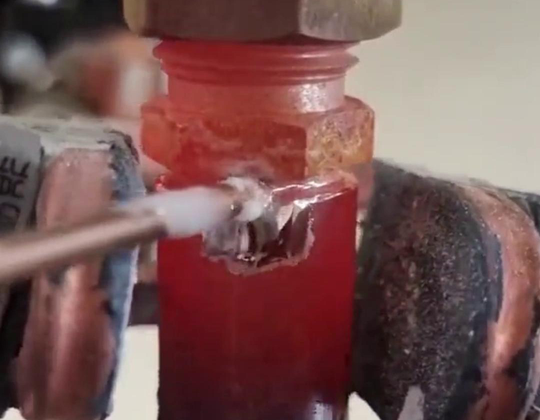 銅管接頭焊接，銅螺母焊接銅管用高頻焊機(jī)