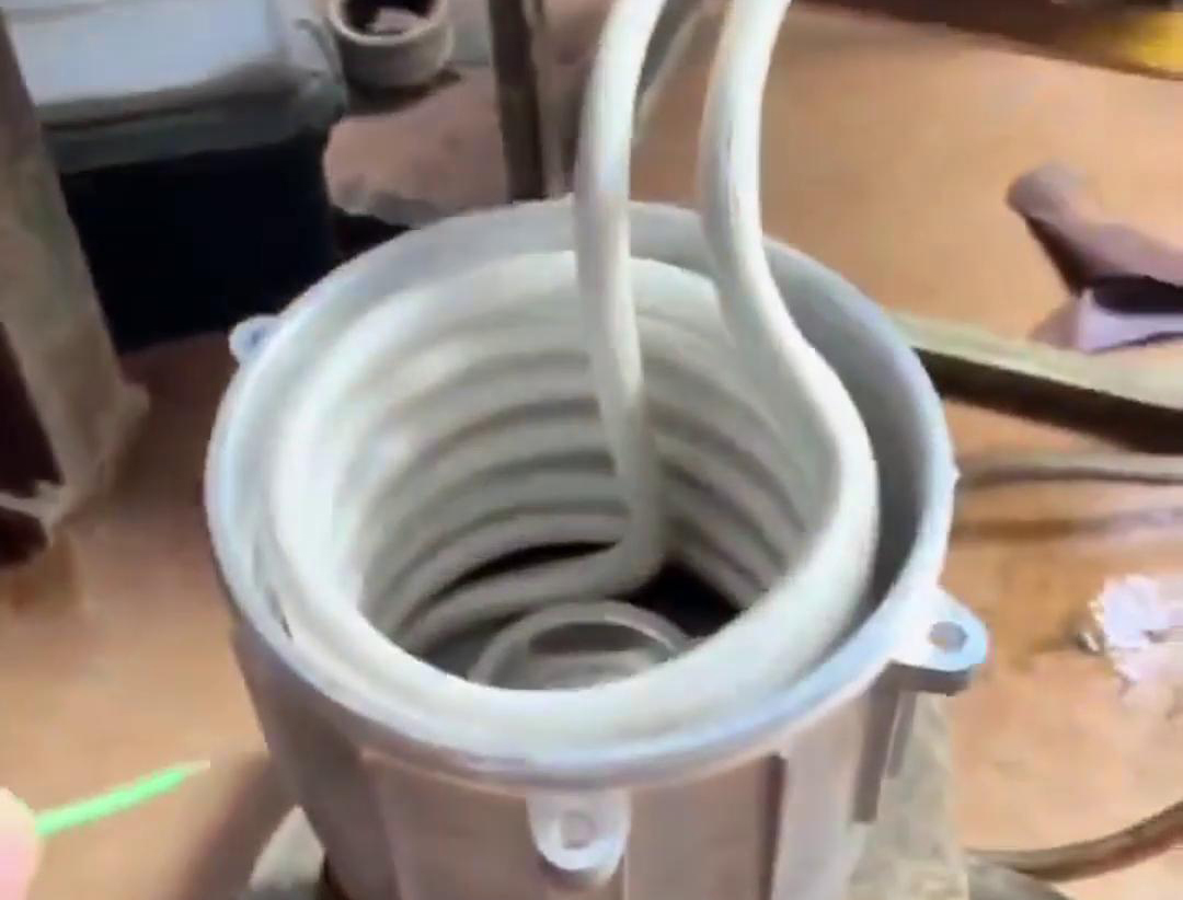 使用高頻機(jī)進(jìn)行電機(jī)熱套的優(yōu)點(diǎn)在于加熱速度快、溫度控制準(zhǔn)確、對(duì)材料影響小等