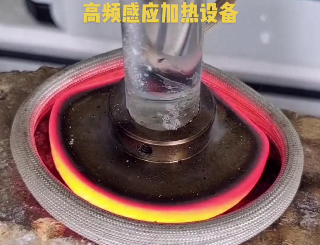 高頻焊機焊接因其高效、高質(zhì)量、環(huán)保、操作簡便和適應性強等優(yōu)點，被廣泛應用于各個行業(yè)