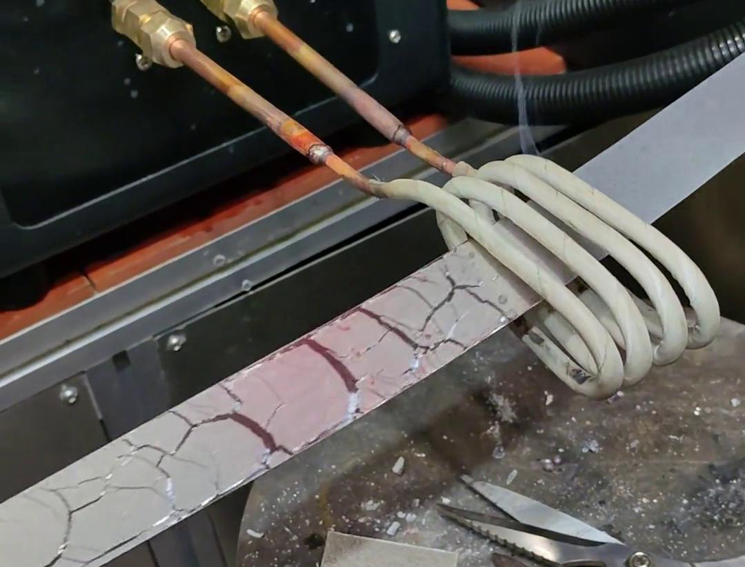 高頻機應(yīng)用于鋼片鋼帶連續(xù)在線退火，可以實現(xiàn)高效、環(huán)保的退火處理