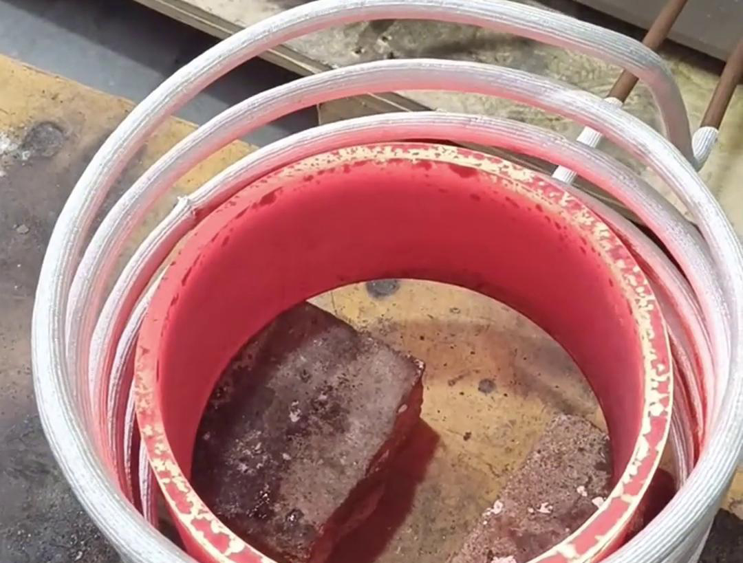 創(chuàng)新科技，加熱不再漫長(zhǎng)等待，250mm 鋼管超音頻加熱瞬間搞定，高效節(jié)能，讓加熱變得更簡(jiǎn)單