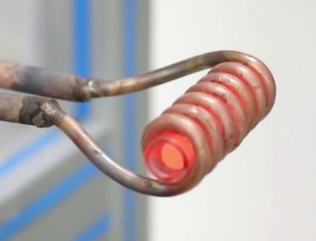 感應(yīng)加熱具有許多優(yōu)點，如加熱速度快、加熱均勻、可控性強(qiáng)等