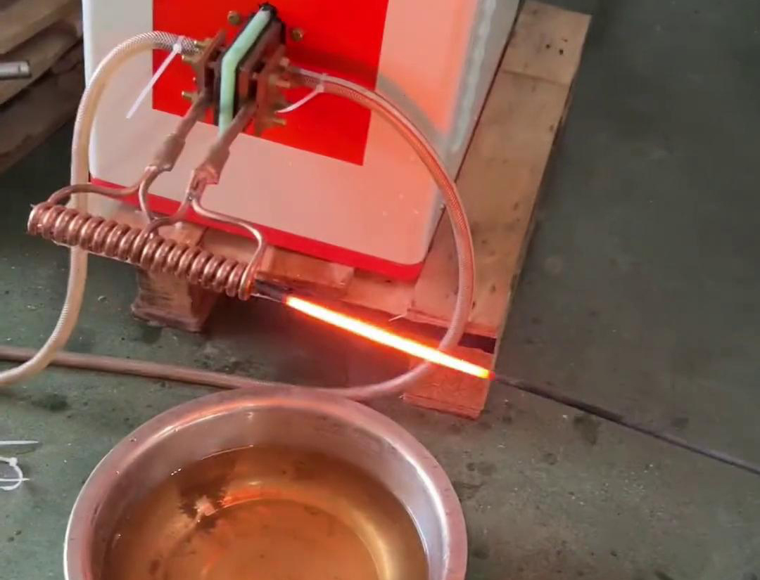 超高頻加熱6毫米厚的不銹鋼，在1秒內(nèi)加熱到1000度是一個(gè)相當(dāng)高的要求