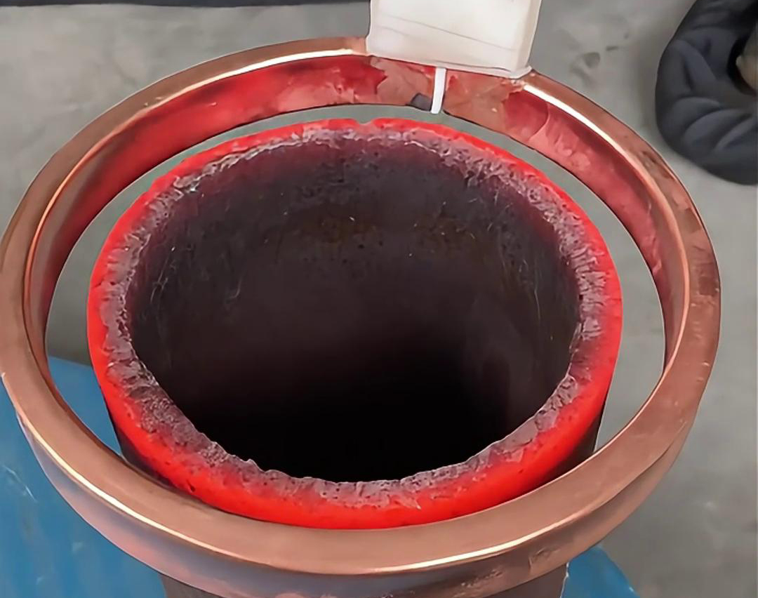 手持式高頻機(jī)用途廣泛，加熱焊接淬火退火是常用，熱裝熱配合也是常態(tài)