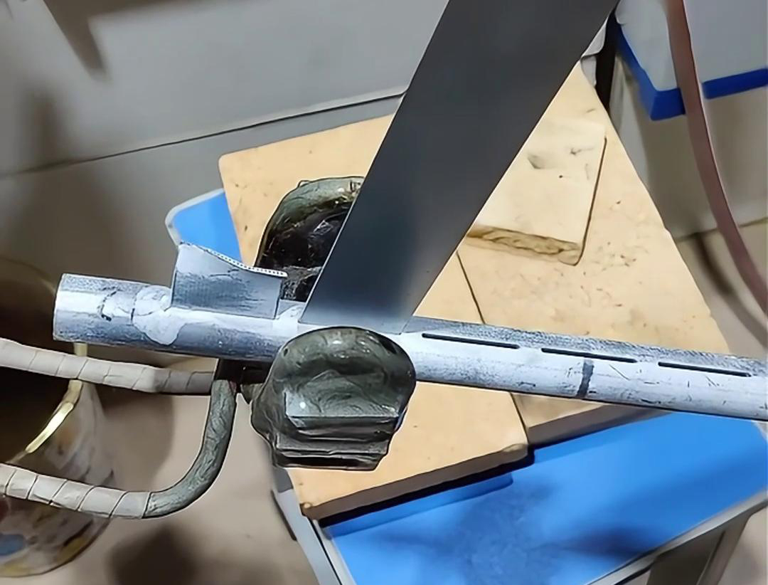 鋁材焊接，特別是在高頻鋁排焊接中，使用高頻焊接技術(shù)是一種高效且可靠的方法