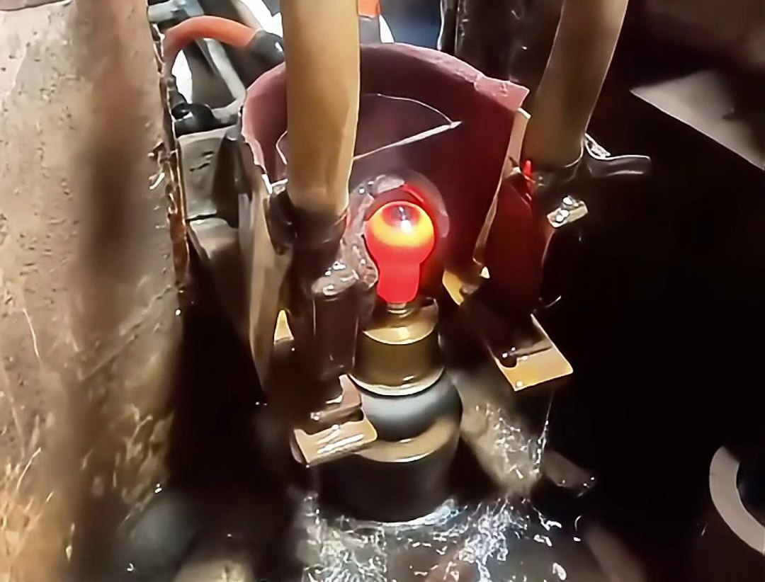 球頭主銷淬火和絲桿軸淬火在工藝、應(yīng)用和要求上各有特點(diǎn)