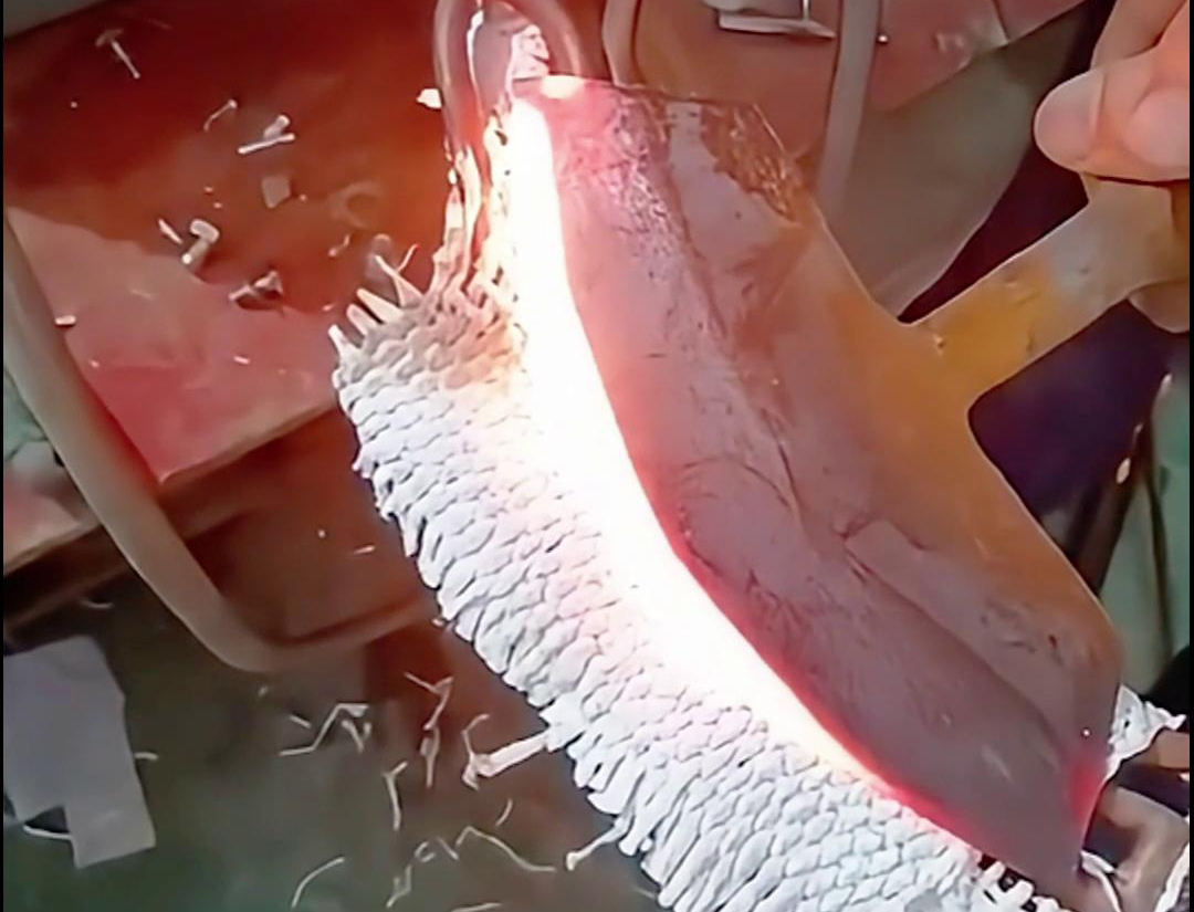 高頻淬火機應用于各種五金刀具、機械農(nóng)具的淬火熱處理