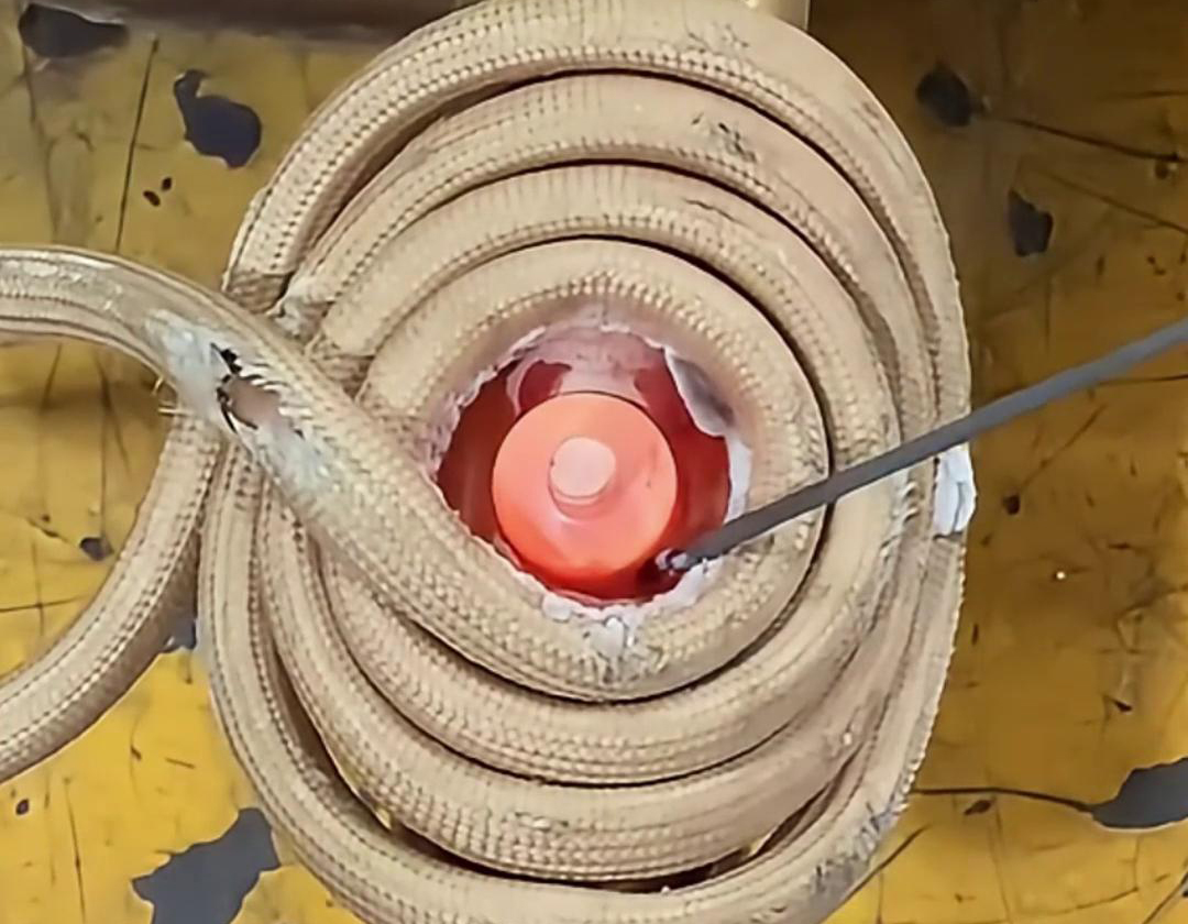 用高頻焊機給客戶是焊黃銅管件，焊縫飽滿美觀強度高不會虛焊