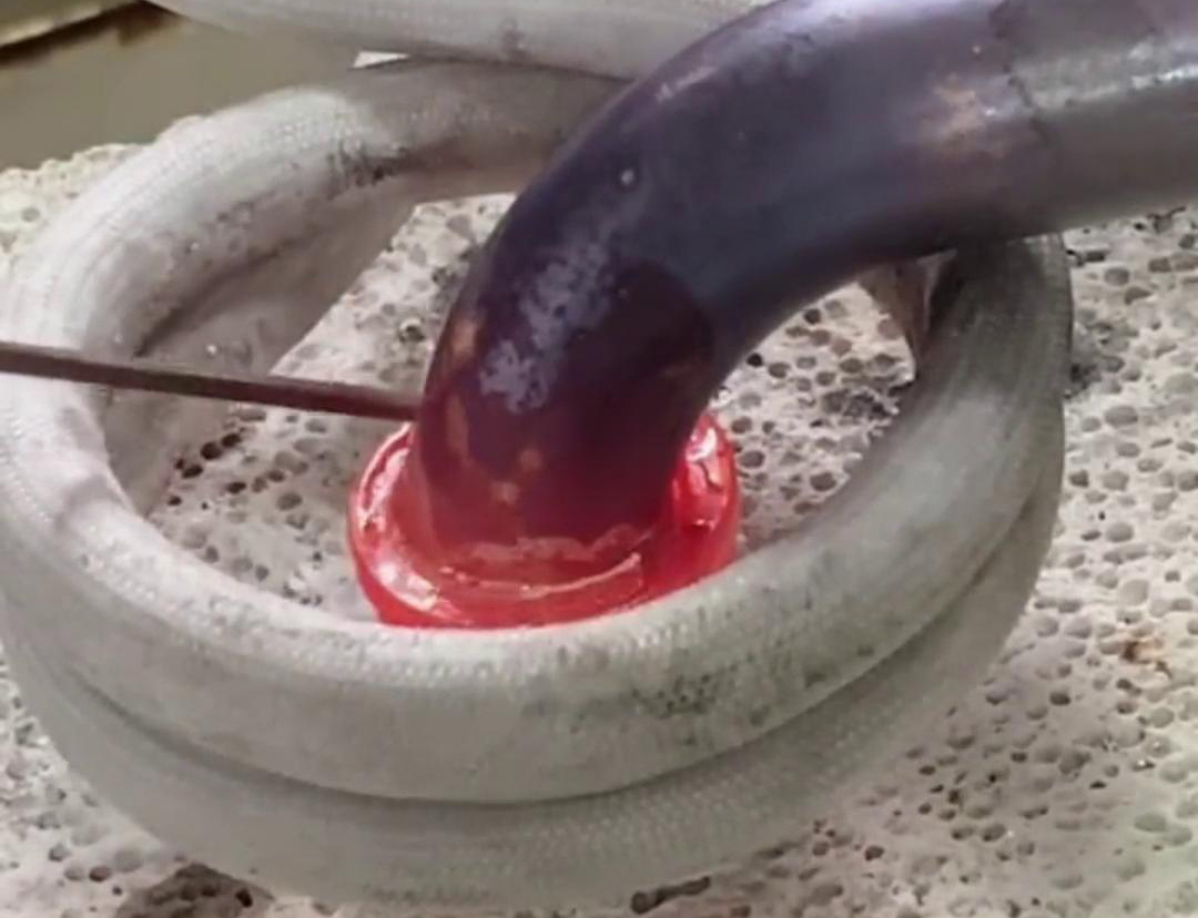 與傳統(tǒng)焊接方法相比，高頻焊機(jī)焊接銅管更加節(jié)能