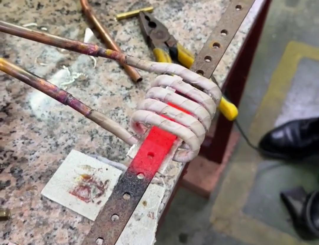 不銹鋼條用超高頻加熱機(jī)退火，一秒加熱800度