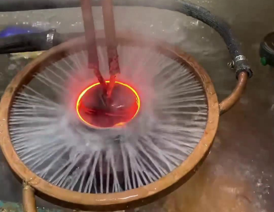 超高頻淬火機(jī),只要三秒就可以對工件完成淬火熱處理