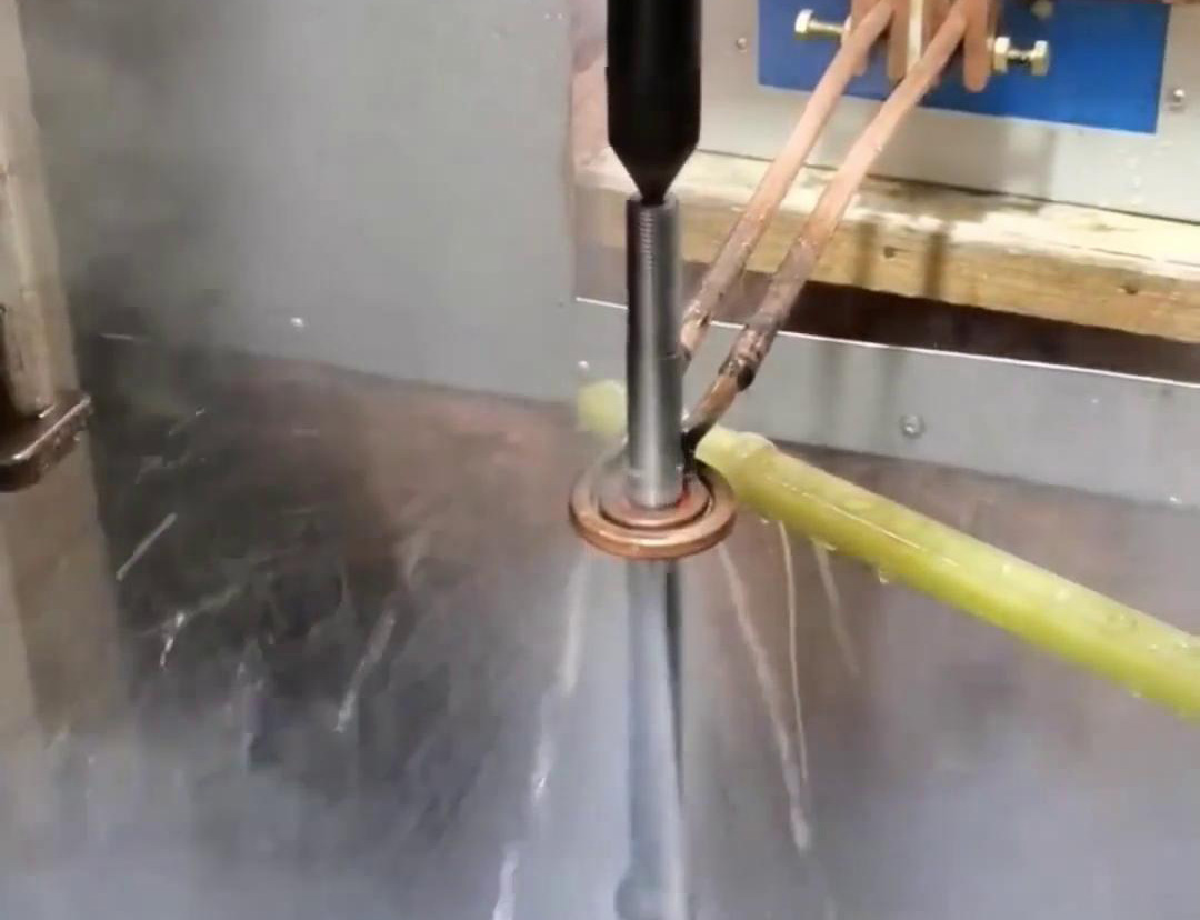 數(shù)控自動(dòng)化高頻淬火機(jī)床，適合各類軸，齒輪淬火熱處理使用