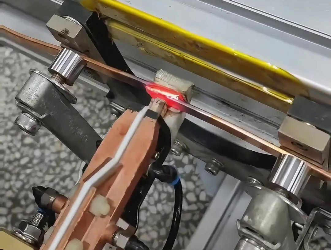 手持式高頻焊機(jī)對(duì)銅板焊接，手持式感應(yīng)加熱設(shè)備標(biāo)準(zhǔn)5米同軸電纜