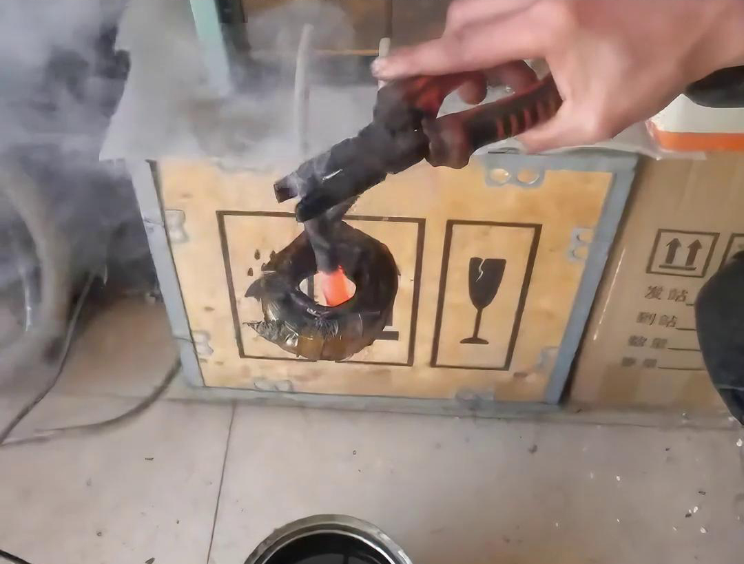 小型高頻淬火機(jī)，適用于常見小型五金金屬材料淬火熱處理