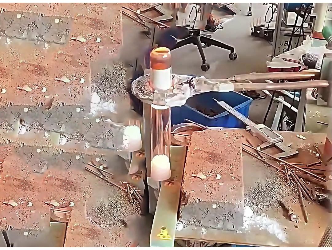 簡(jiǎn)易真空熔煉爐，一般用在實(shí)驗(yàn)室，教學(xué)演示使用