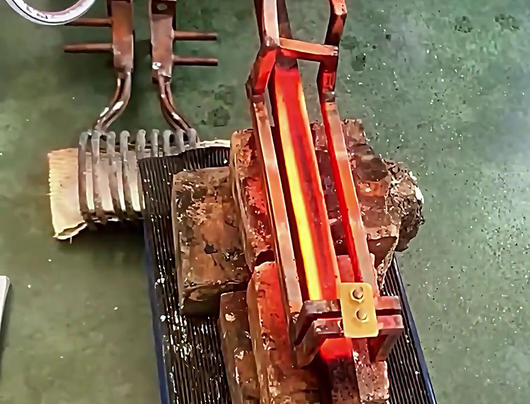 高頻感應(yīng)加熱機(jī)對(duì)25mm方鋼加熱測(cè)試，哪一種感應(yīng)加熱線圈會(huì)比較好