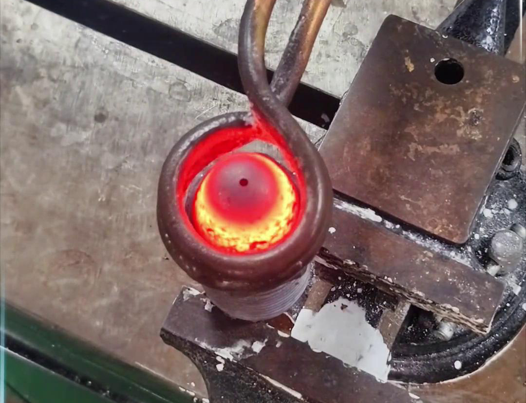 端面加熱可以選擇普通款高頻加熱機(jī)實(shí)現(xiàn)，也可以選擇手持式高頻機(jī)加熱