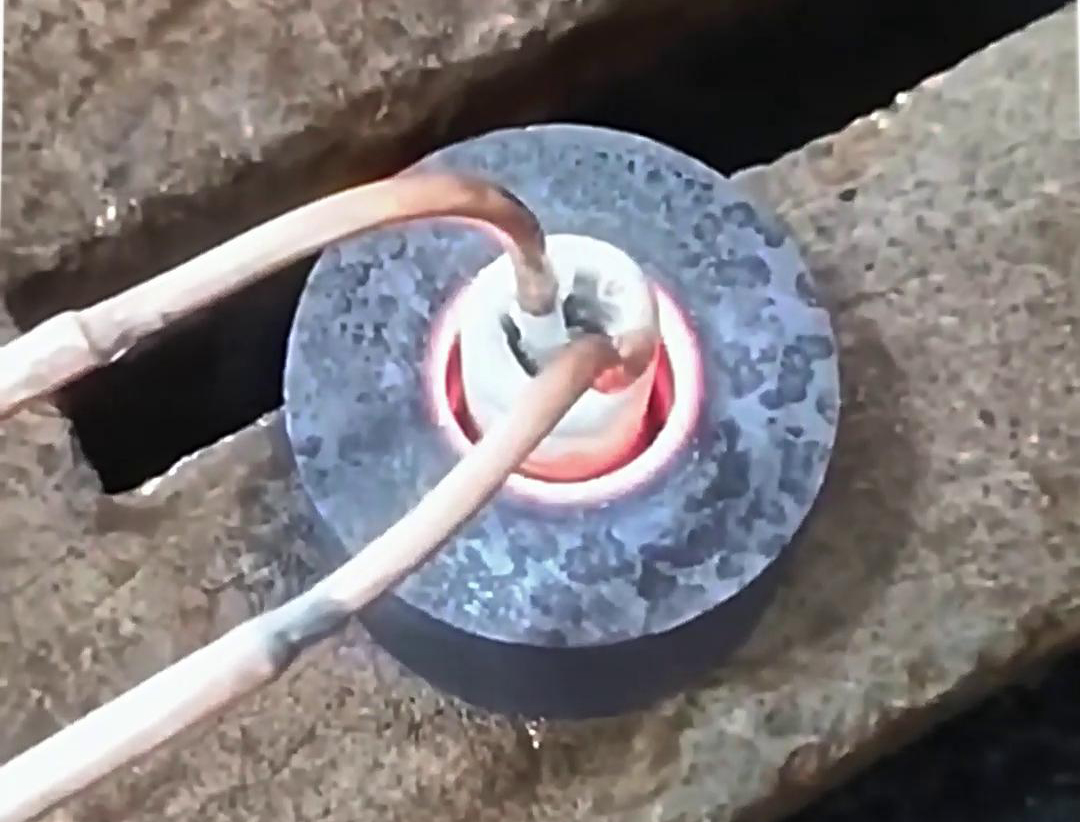 內(nèi)孔加熱使用高頻加熱機(jī)有什么優(yōu)勢(shì)？