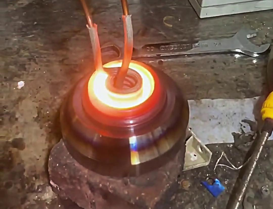 超高頻加熱機對內孔加熱的核心優(yōu)勢在于其高效性、精準性和環(huán)保性