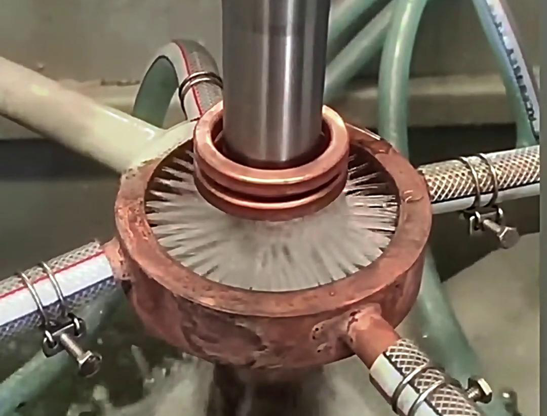 軸的淬火層深、硬度要均勻一致，還得用高頻淬火機(jī)床