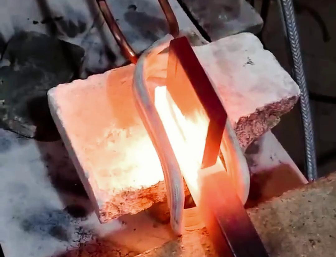 銅排高頻焊接，焊縫平整光滑，無(wú)需打磨拋光，一次成型