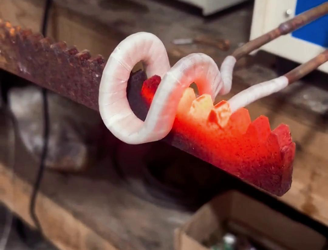 齒條高頻加熱，溫度高，速度快，無氧化層