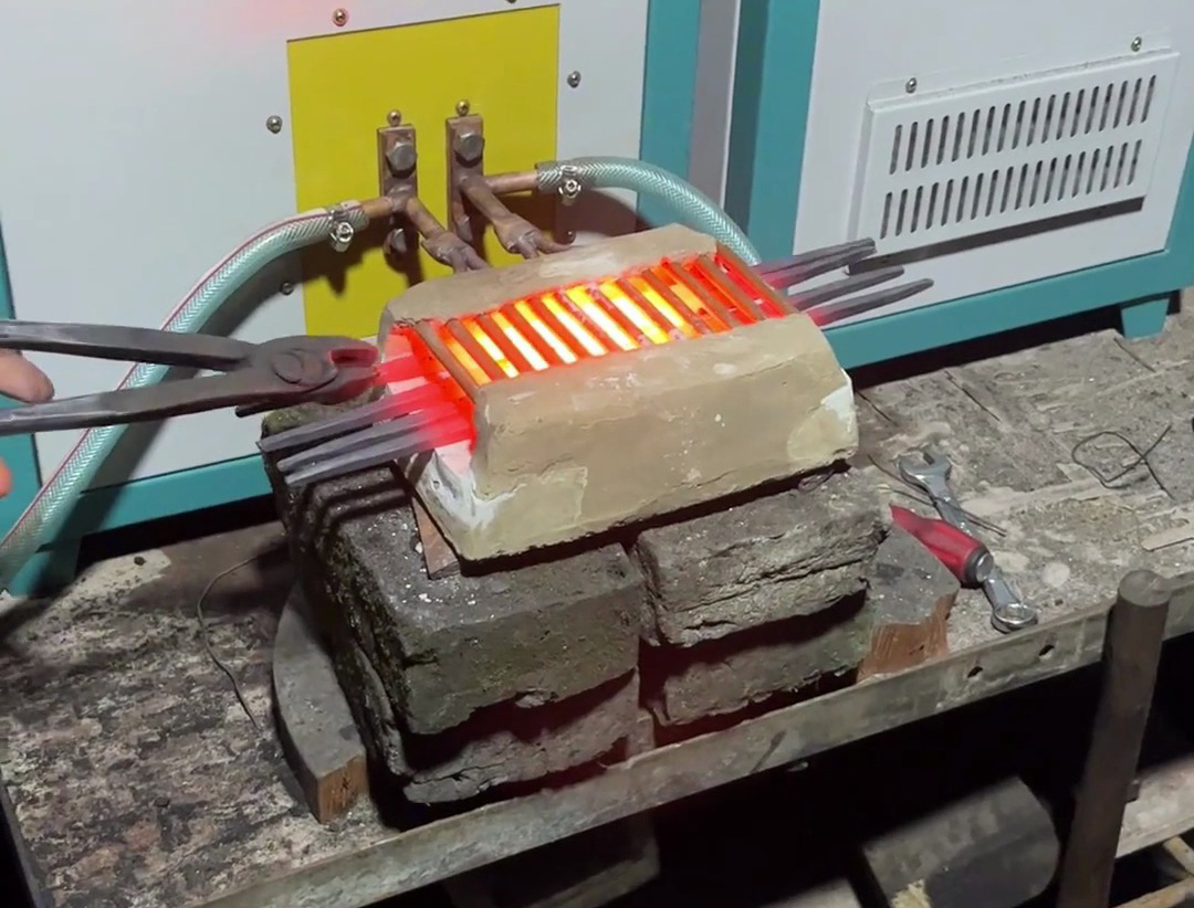 選擇高頻加熱爐進行棒料加熱退火打鐵是高效、優(yōu)質(zhì)的選擇